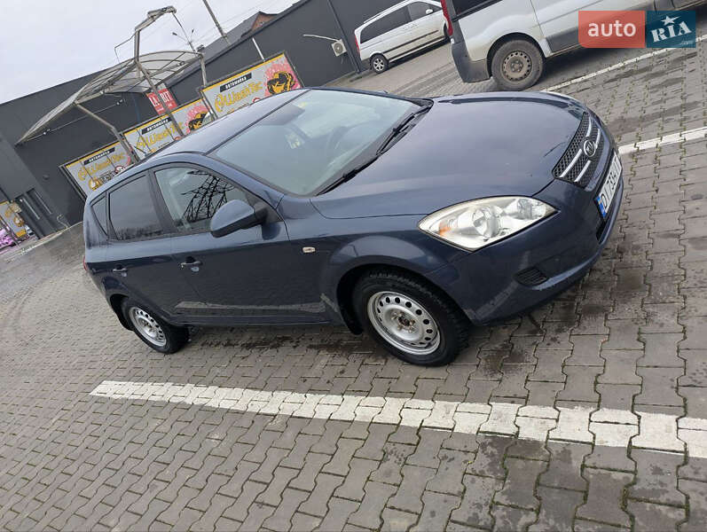 Хэтчбек Kia Ceed 2009 в Черновцах