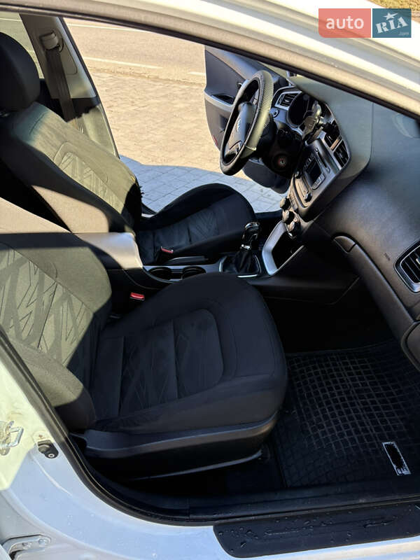Хэтчбек Kia Ceed 2012 в Львове