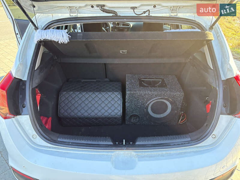 Хэтчбек Kia Ceed 2012 в Львове