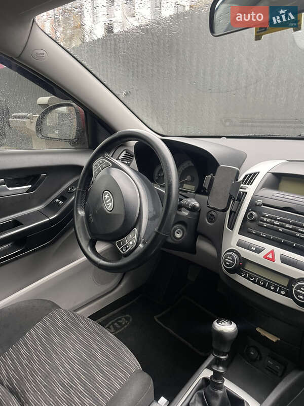 Хэтчбек Kia Ceed 2008 в Дрогобыче