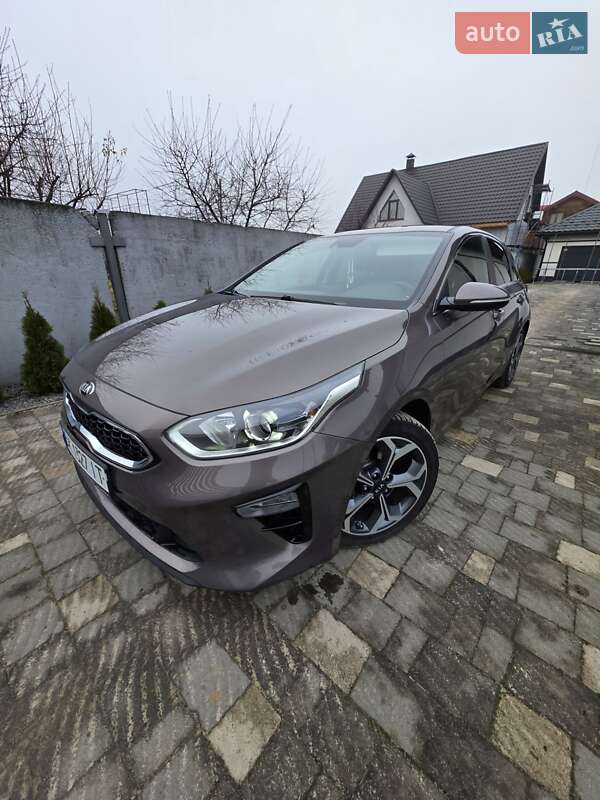 Хэтчбек Kia Ceed 2019 в Сарнах