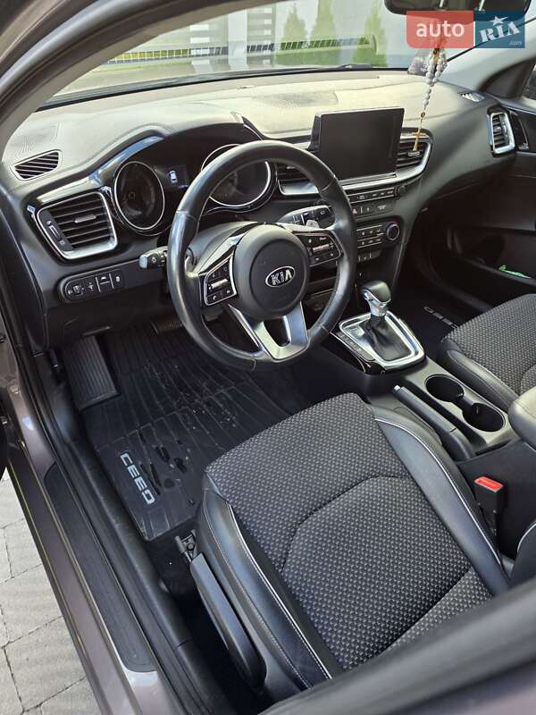 Хэтчбек Kia Ceed 2019 в Сарнах