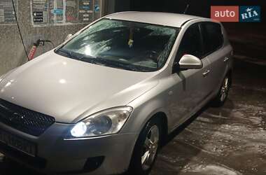 Хэтчбек Kia Ceed 2008 в Буче