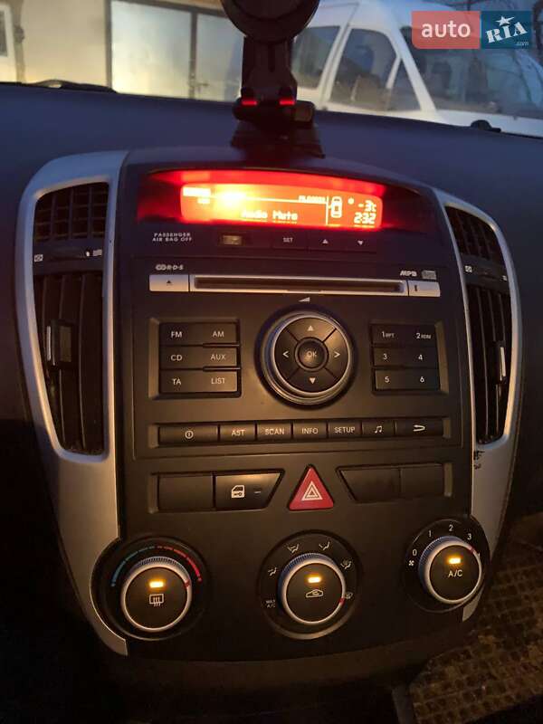 Універсал Kia Ceed 2010 в Красному