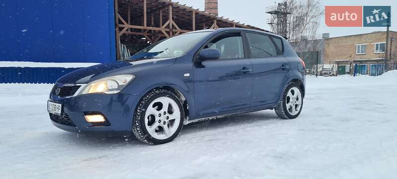 Хетчбек Kia Ceed 2010 в Нововолинську