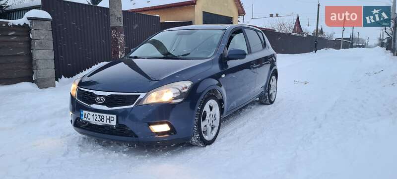 Хетчбек Kia Ceed 2010 в Нововолинську