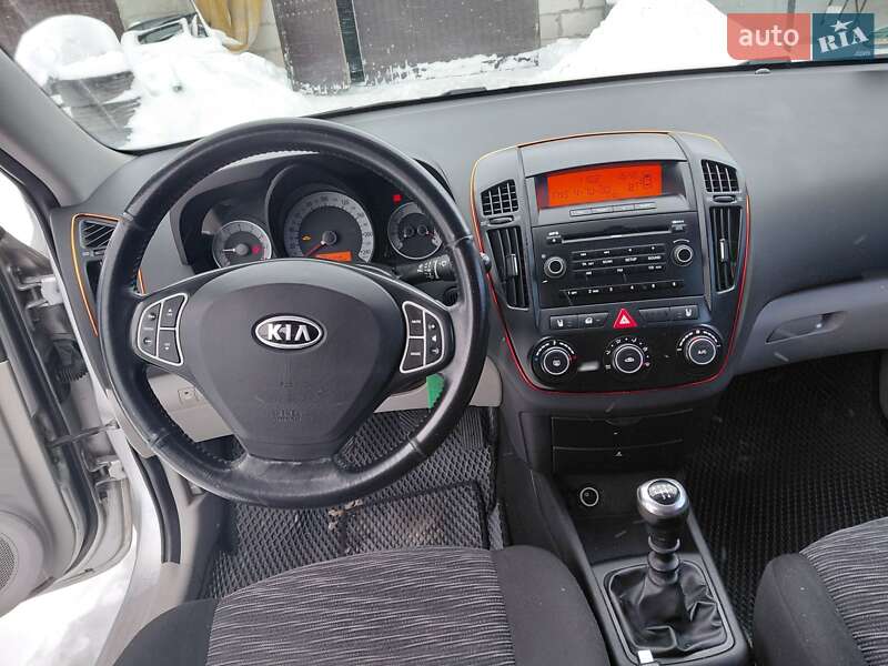 Универсал Kia Ceed 2008 в Сокале