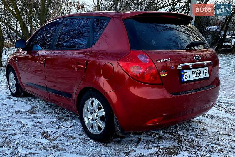 Хэтчбек Kia Ceed 2008 в Миргороде