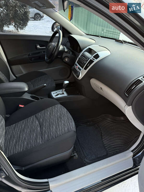 Хэтчбек Kia Ceed 2008 в Киеве