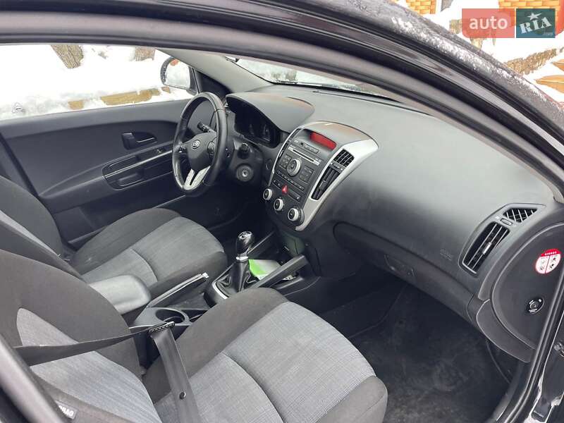 Универсал Kia Ceed 2011 в Збараже