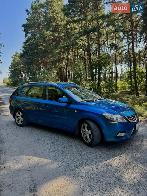 Универсал Kia Ceed 2012 в Остроге