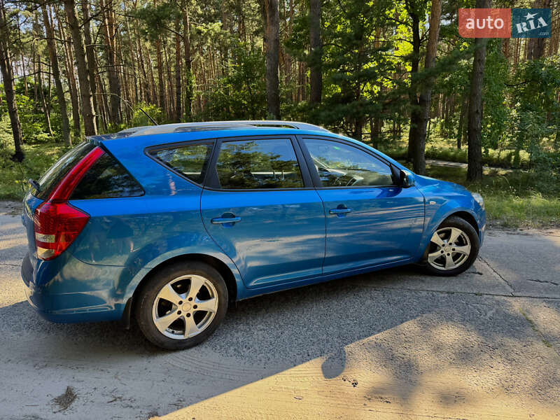 Универсал Kia Ceed 2012 в Остроге