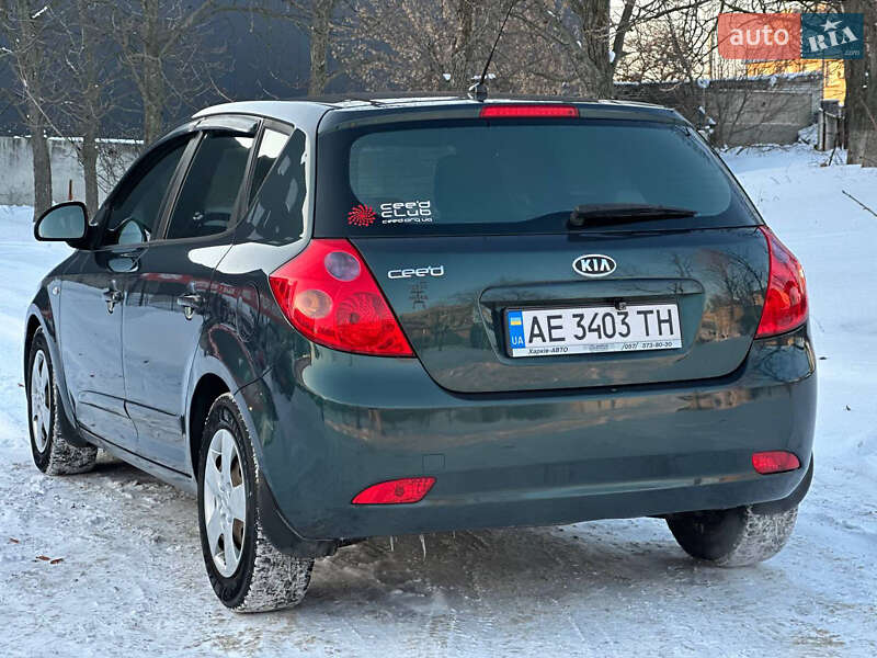 Хэтчбек Kia Ceed 2009 в Днепре