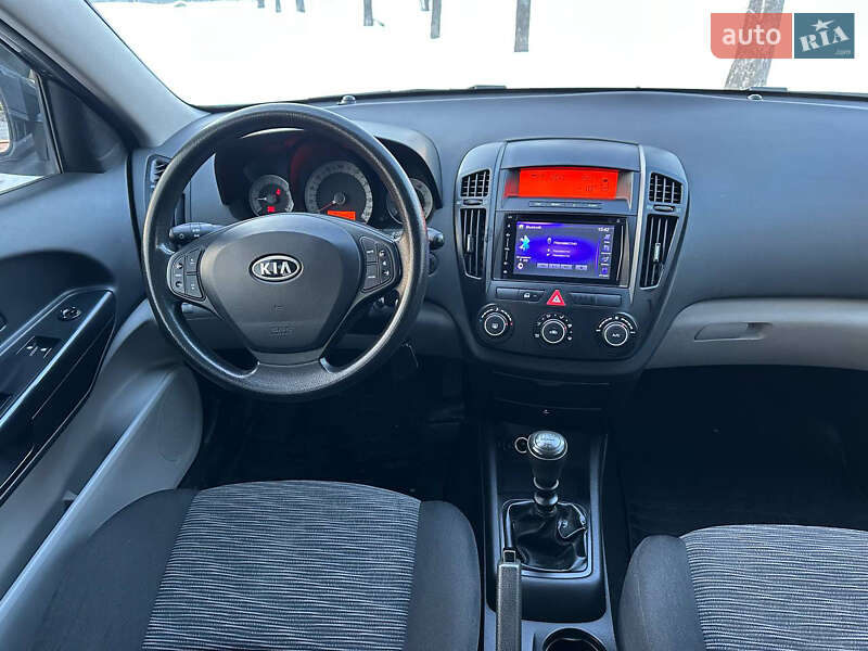 Хэтчбек Kia Ceed 2009 в Днепре