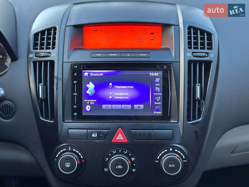 Хэтчбек Kia Ceed 2009 в Днепре