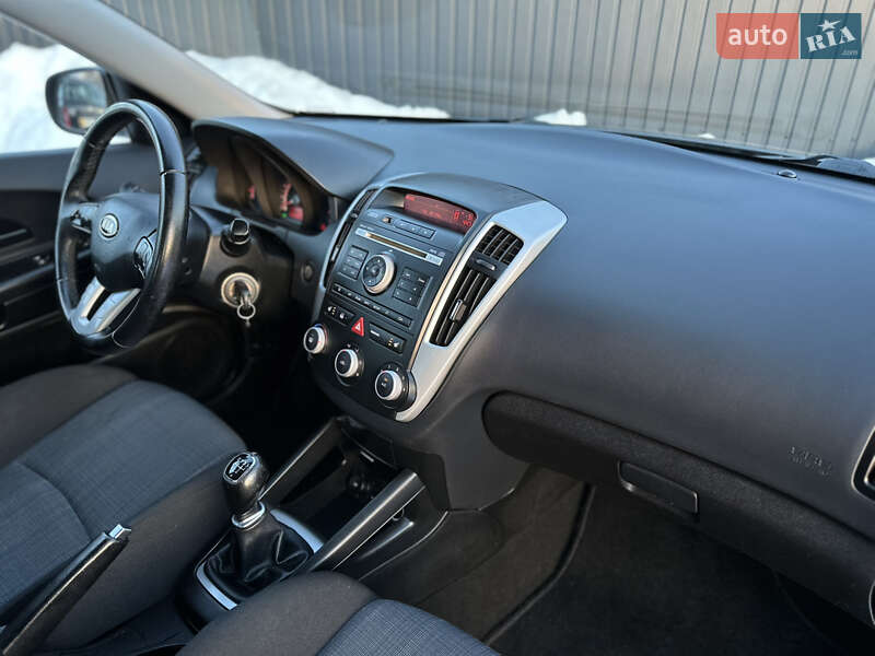 Хэтчбек Kia Ceed 2010 в Дрогобыче