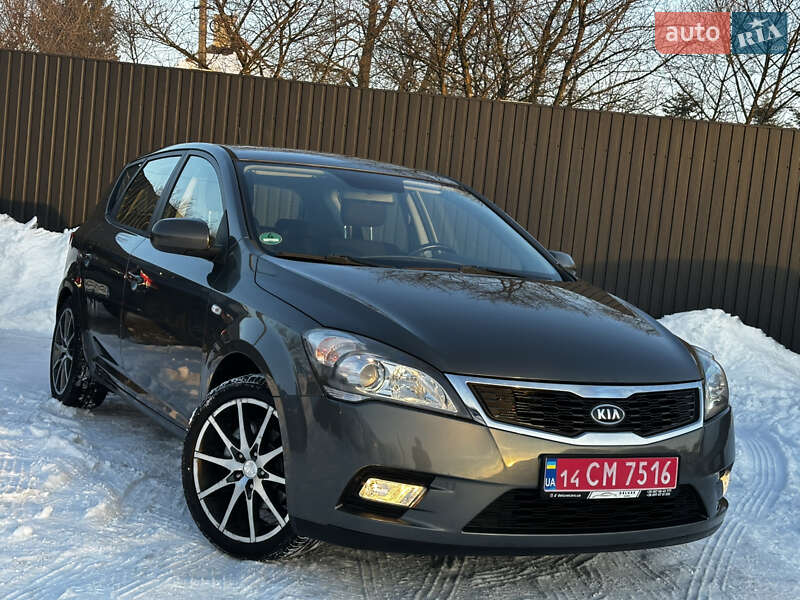 Хэтчбек Kia Ceed 2010 в Дрогобыче