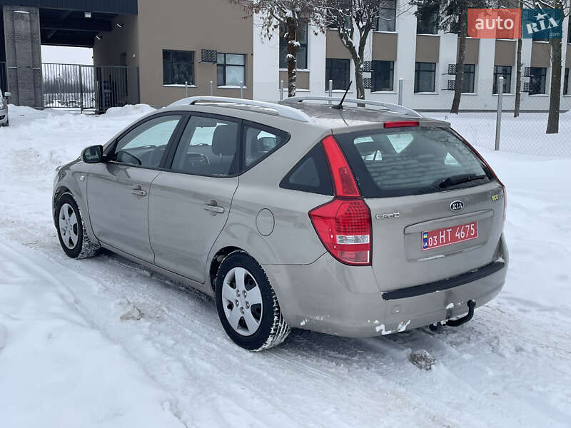 Універсал Kia Ceed 2010 в Луцьку