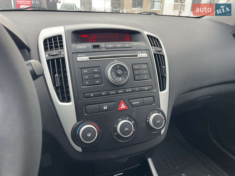 Універсал Kia Ceed 2010 в Луцьку