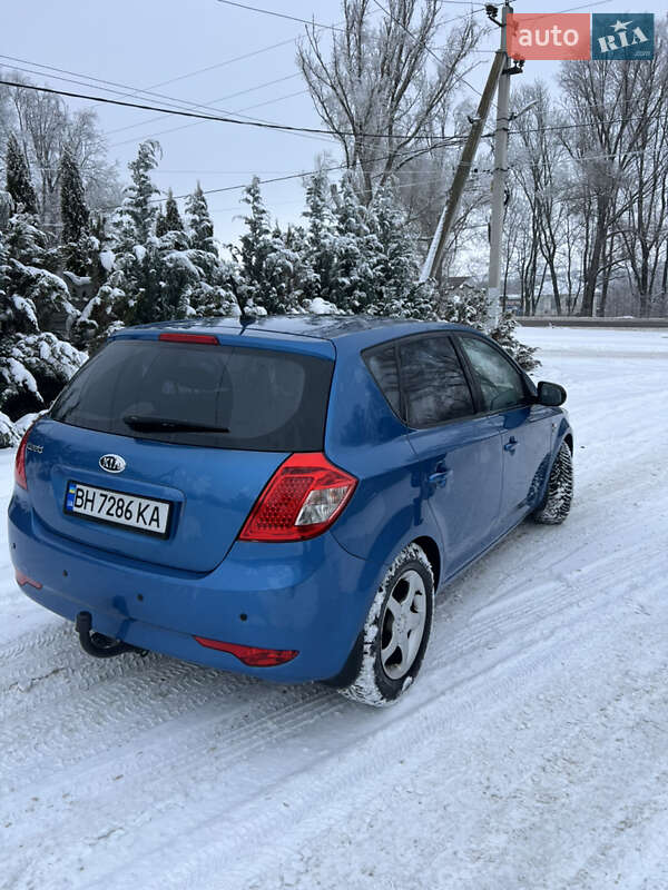 Хетчбек Kia Ceed 2010 в Чернівцях фото 4 Хетчбек Kia Ceed 2010 в Чернівцях