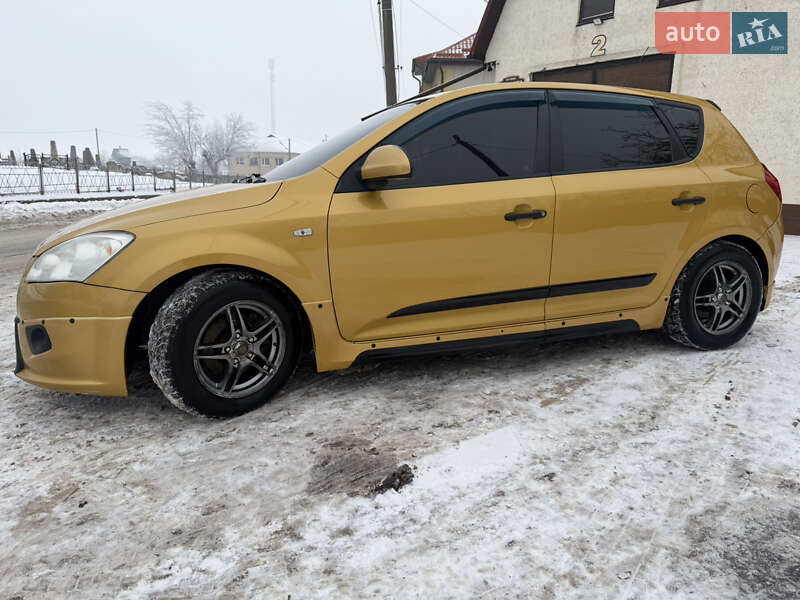 Хэтчбек Kia Ceed 2008 в Крыжополе