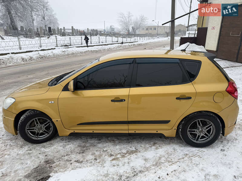 Хэтчбек Kia Ceed 2008 в Крыжополе