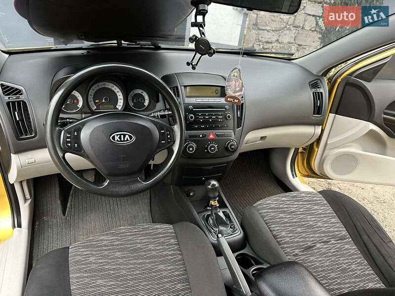 Хэтчбек Kia Ceed 2008 в Крыжополе