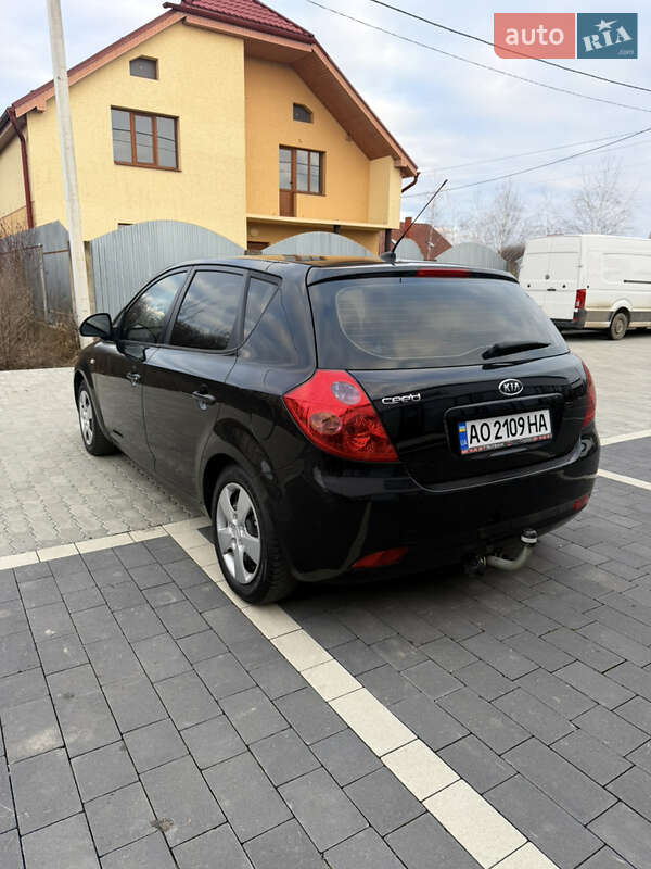 Хэтчбек Kia Ceed 2007 в Ужгороде