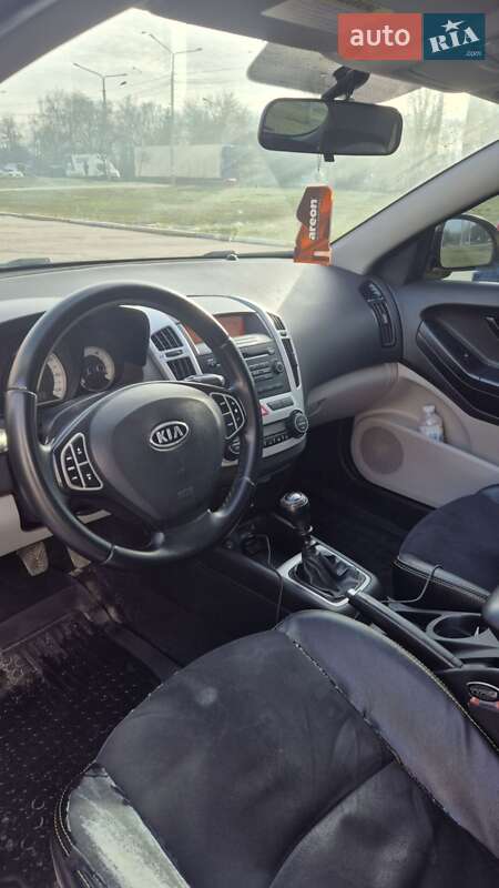 Хэтчбек Kia Ceed 2008 в Запорожье