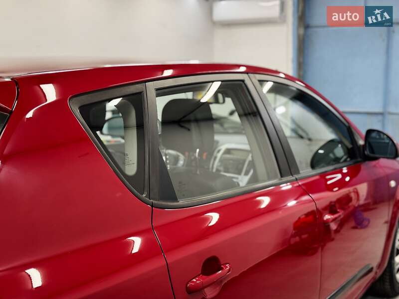 Хетчбек Kia Ceed 2007 в Стрию