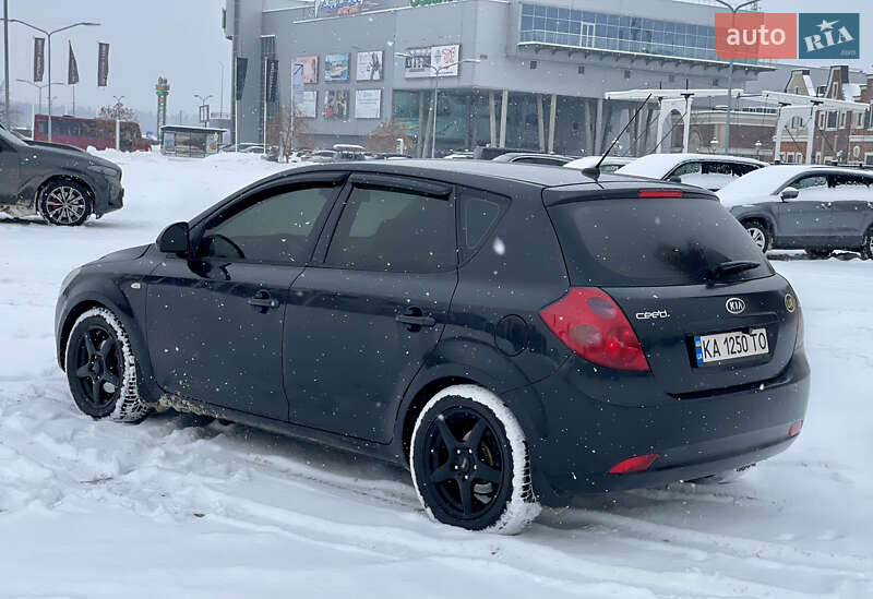 Хэтчбек Kia Ceed 2008 в Обухове