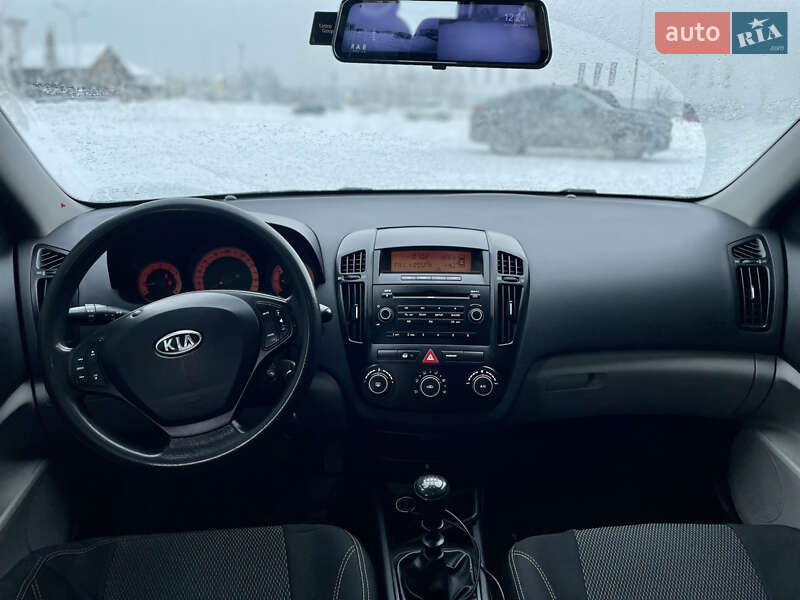 Хэтчбек Kia Ceed 2008 в Обухове