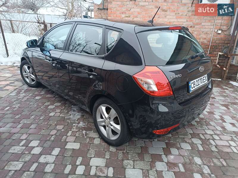 Хэтчбек Kia Ceed 2010 в Нежине