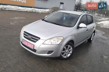 Хэтчбек Kia Ceed 2009 в Бурштыне
