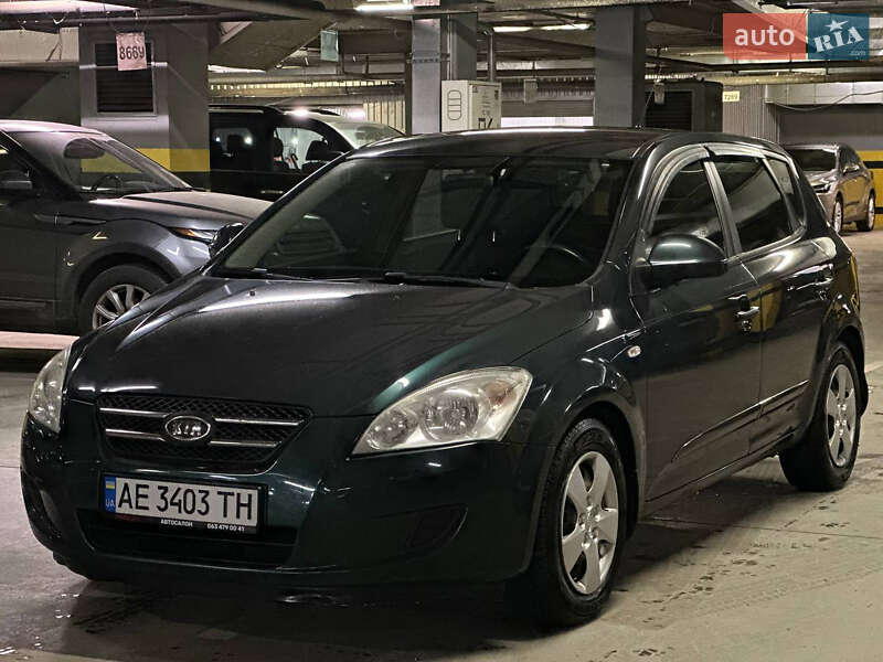 Хэтчбек Kia Ceed 2009 в Днепре