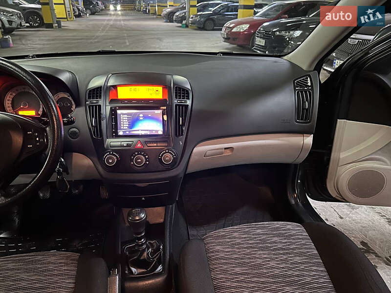 Хэтчбек Kia Ceed 2009 в Днепре