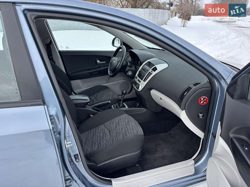 Хэтчбек Kia Ceed 2008 в Хороле фото 39 Хэтчбек Kia Ceed 2008 в Хороле