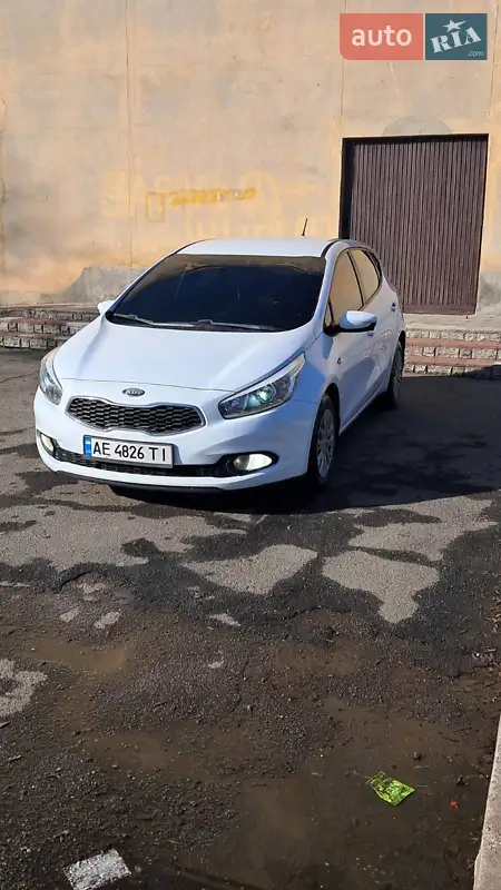 Kia Ceed 2013 VIN U5YHN512ADL066818 фото оголошення 2 з 32