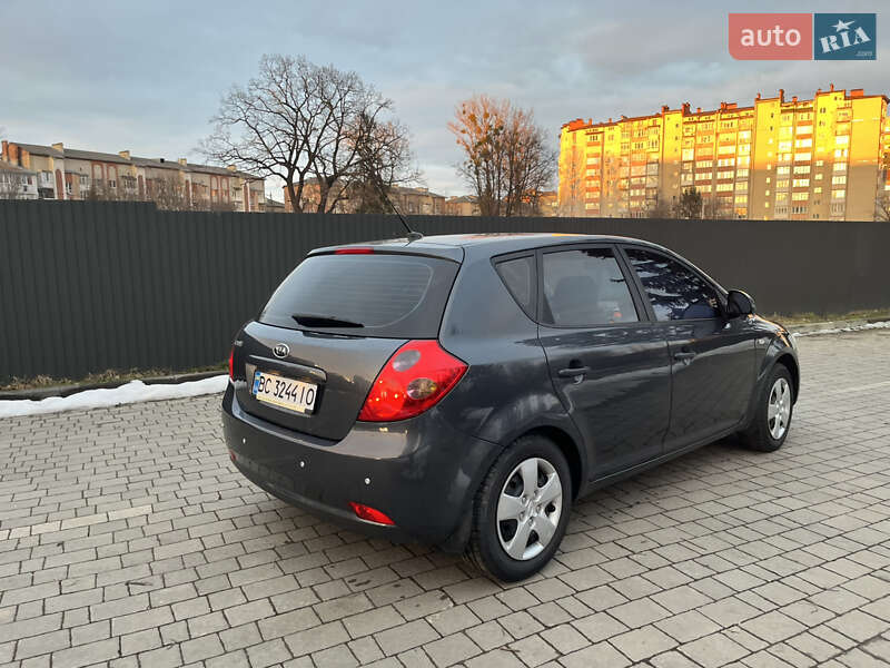 Хэтчбек Kia Ceed 2009 в Ивано-Франковске фото 6 Хэтчбек Kia Ceed 2009 в Ивано-Франковске