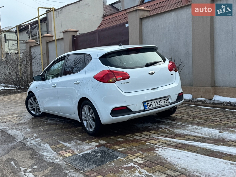 Хэтчбек Kia Ceed 2012 в Одессе