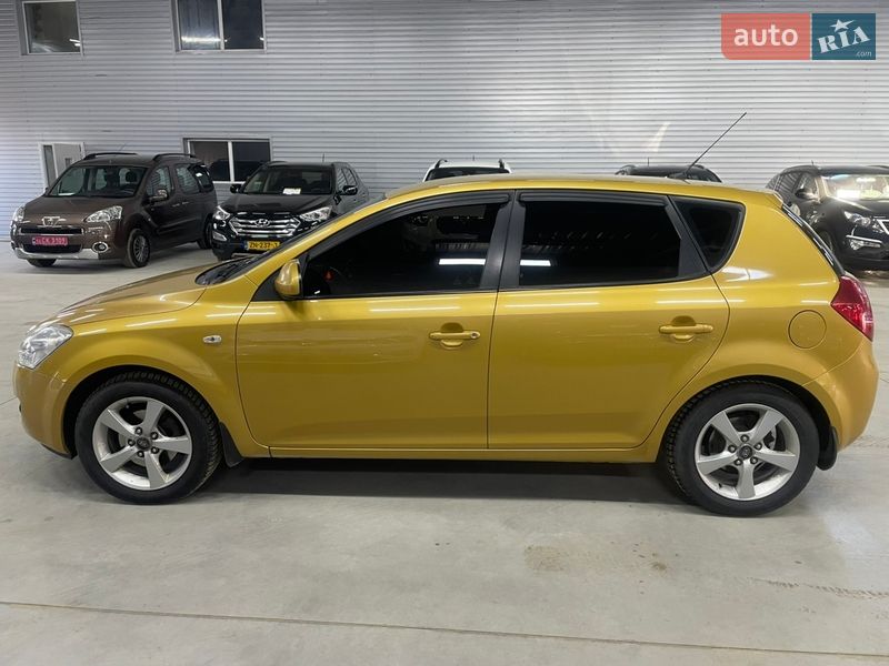 Хэтчбек Kia Ceed 2008 в Стрые
