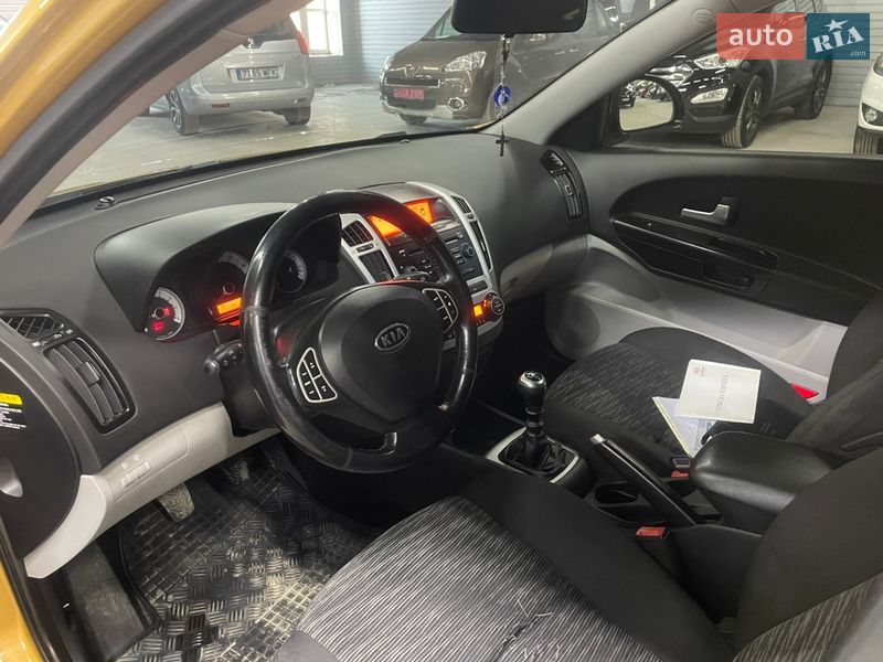 Хэтчбек Kia Ceed 2008 в Стрые