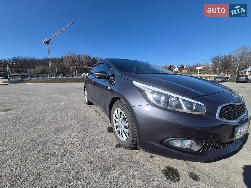 Хэтчбек Kia Ceed 2015 в Обухове