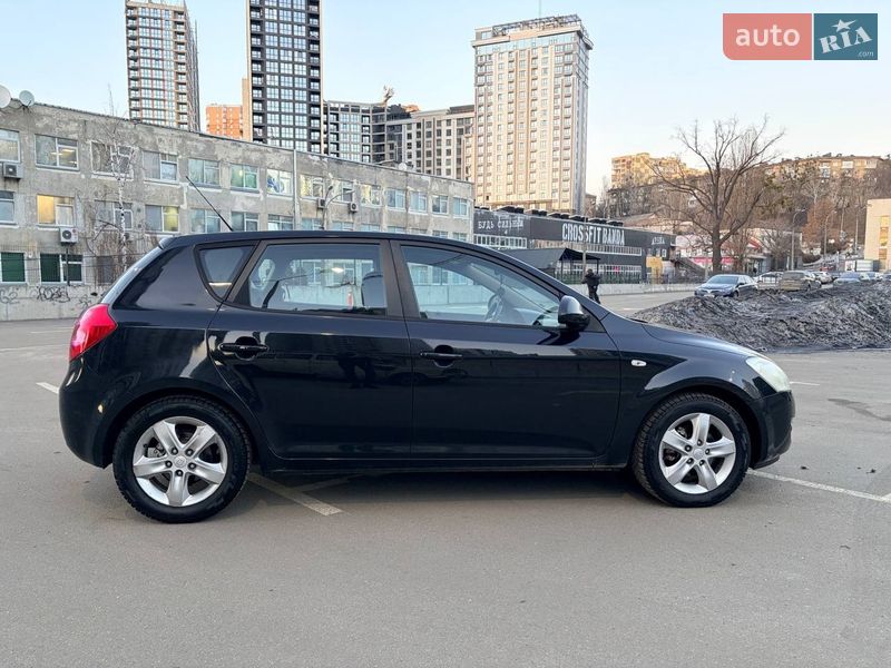 Хэтчбек Kia Ceed 2009 в Киеве
