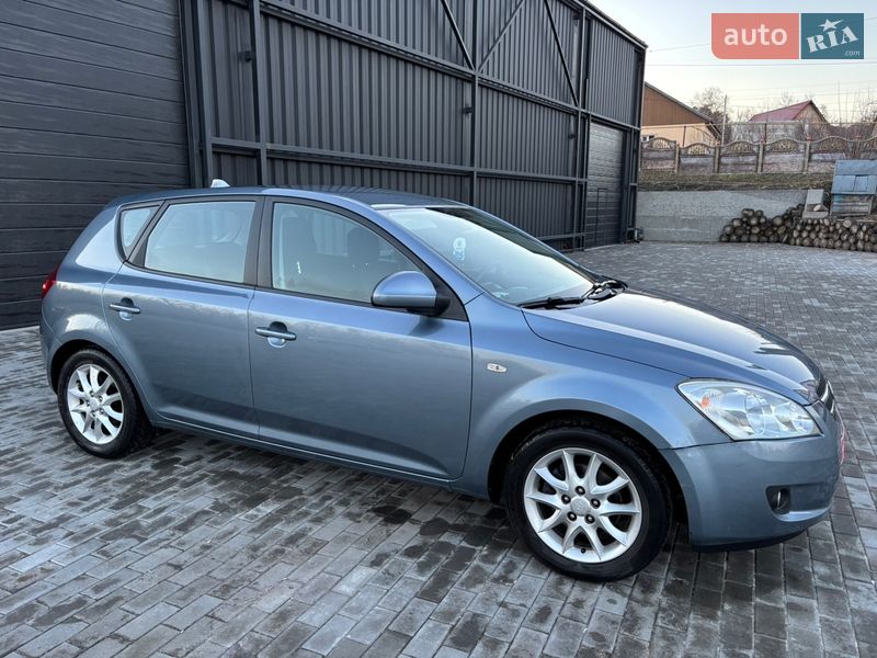 Хэтчбек Kia Ceed 2008 в Хороле