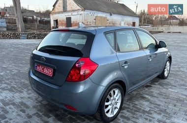 Хэтчбек Kia Ceed 2008 в Хороле