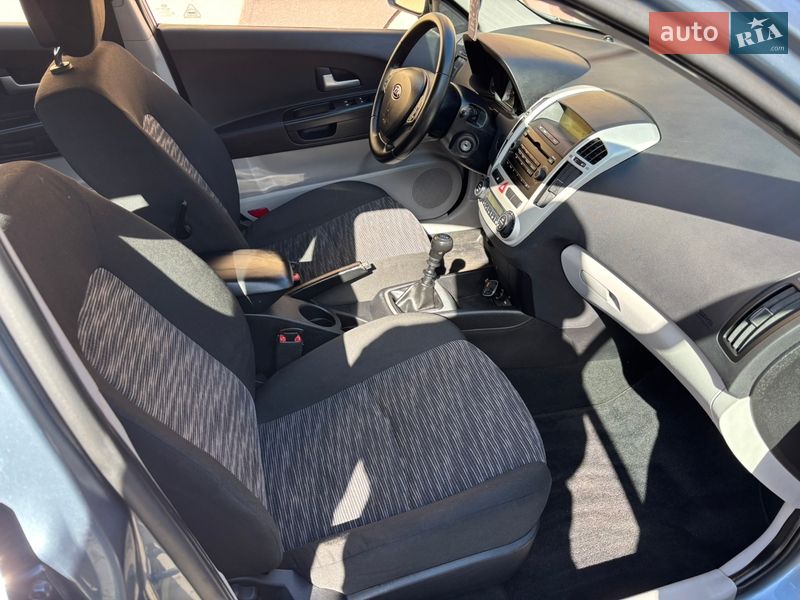 Хэтчбек Kia Ceed 2008 в Хороле