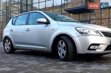 Хетчбек Kia Ceed 2009 в Дніпрі