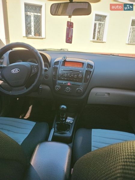 Хэтчбек Kia Ceed 2007 в Березане
