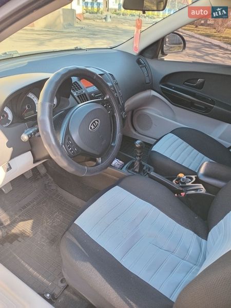 Хэтчбек Kia Ceed 2007 в Березане